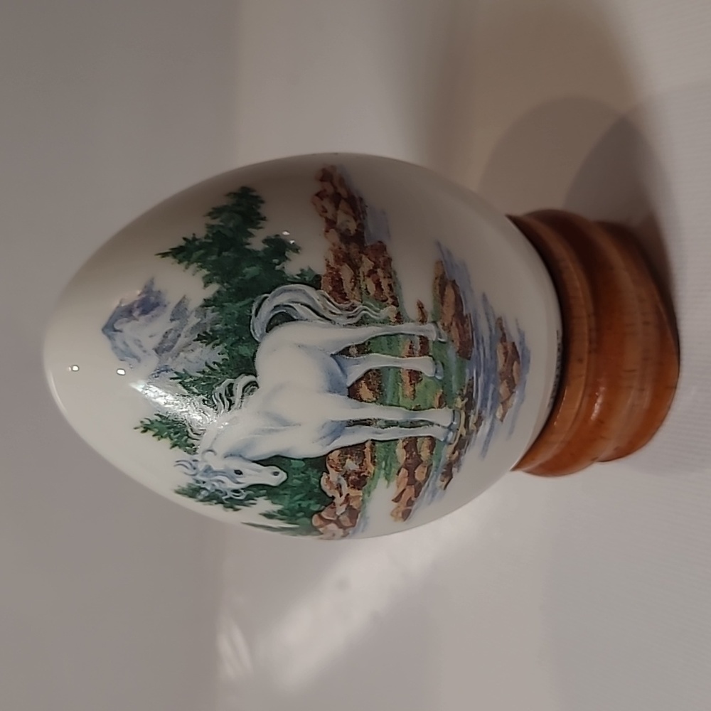 Vintage Princeton gallery 1993 porcelain egg Unicorn w/ wood stand